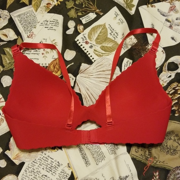 Red bra - Picture 2 of 3